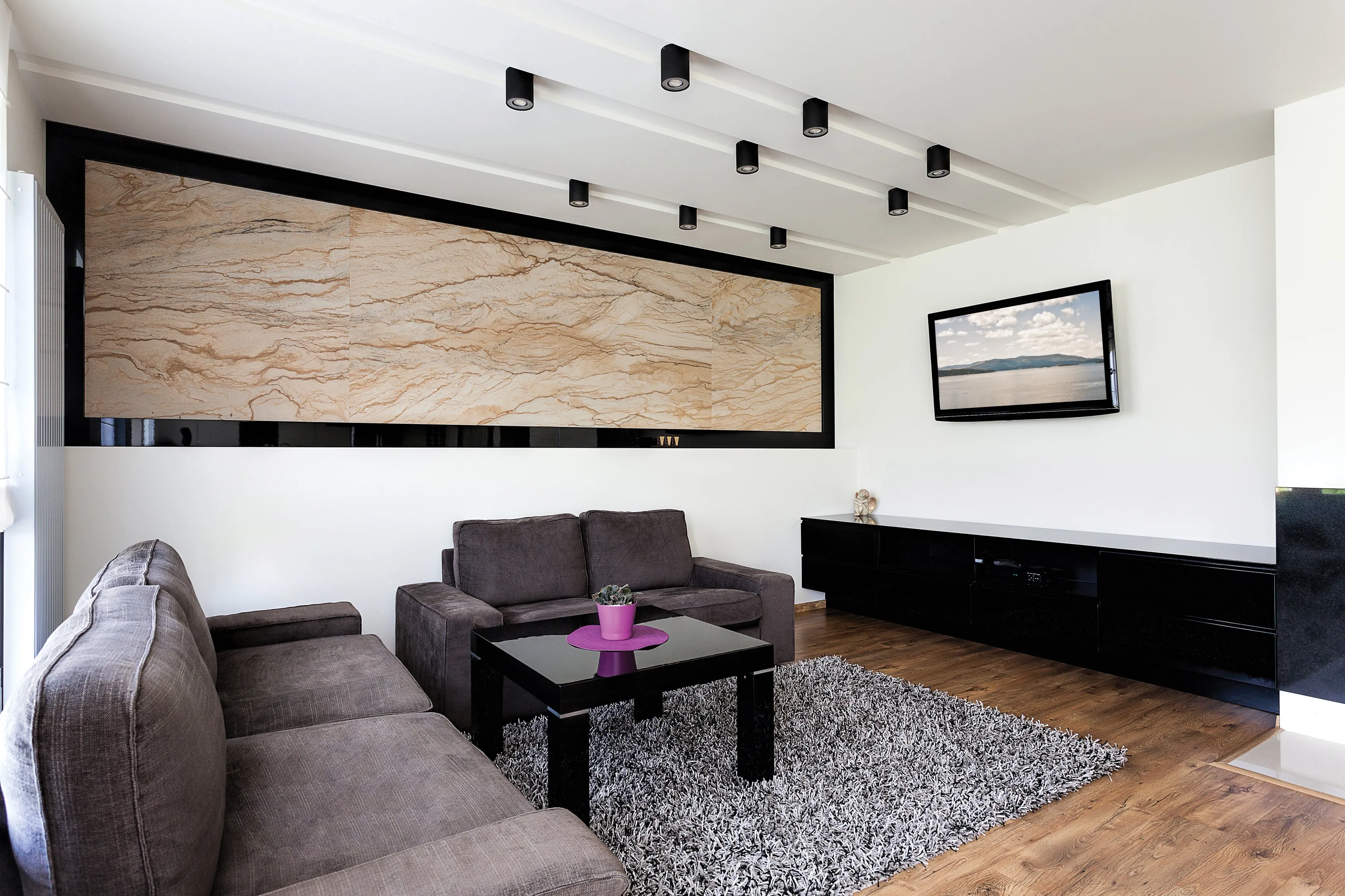 <html>SmartMount<sup>®</sup> Universal Tilt Wall Mount for 39" to 75" Displays</html>